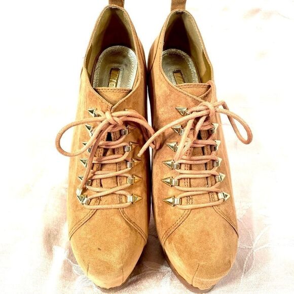 TAN SUEDE TIE UP ANKLE BOOTIES 5.5” HEEL SIZE 8.5 - Picture 4 of 6
